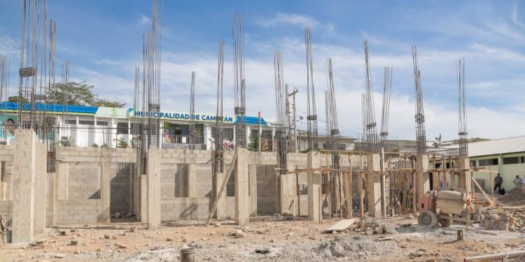 Supervisan avances en el mejoramiento de la Escuela Primaria del Casco Urbano de Camotán