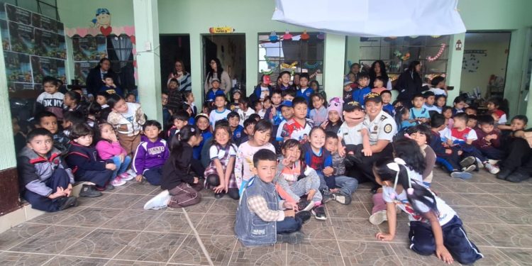 Prevención del Delito de PNC y UPCV impulsan acciones contra la violencia en establecimientos educativos de Sacatepéquez