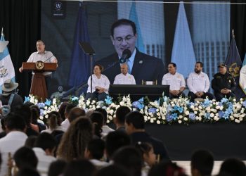Presidente participa en la inauguración de la nueva subestación de la PNC en San Benito, Petén