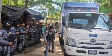 Sistema Penitenciario traslada a 56 privados de libertad de Puerto Barrios a otros centros carcelarios