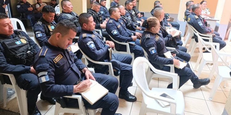 Comisaría 32 de la PNC refuerza estrategias operativas en Santa Rosa