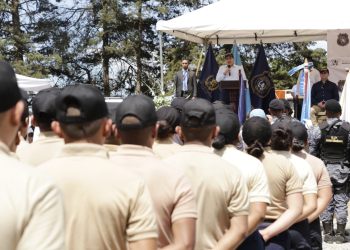 Ministro de Gobernación, Marco Antonio Villeda Sandoval, dirigió un mensaje a los futuros guardias penitenciarios. / Foto Mingob