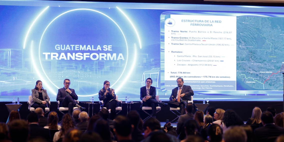 Conversatorio en el evento Guatemala se transforma. / Foto: Gilber García