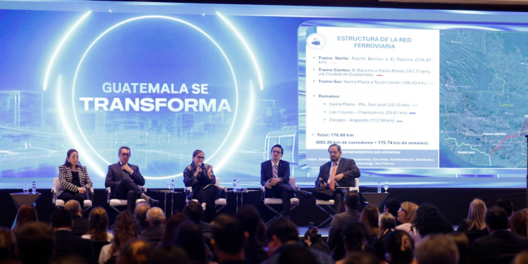 Conversatorio en el evento Guatemala se transforma. / Foto: Gilber García