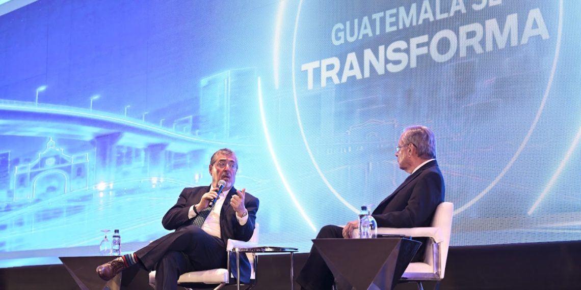 Conversatorio en el evento Guatemala se transforma. / Foto: Álvaro Interiano
