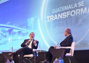 Conversatorio en el evento Guatemala se transforma. / Foto: Álvaro Interiano