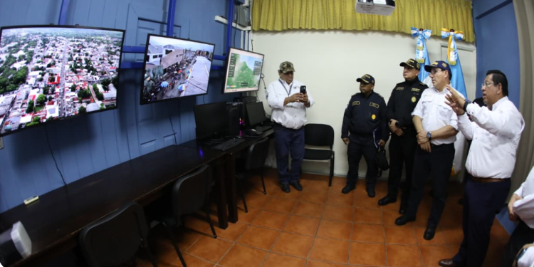 Durante la reunión, Villeda destacó que la implementación de este sistema tecnológico fortalecerá las capacidades operativas de las fuerzas de seguridad. / Foto: Mingob