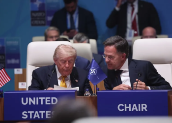 El presidente de Estados Unidos, Donald Trump, (i) y el secretario general de la OTAN, Mark Rutte, este miércoles en Ankara. EFE