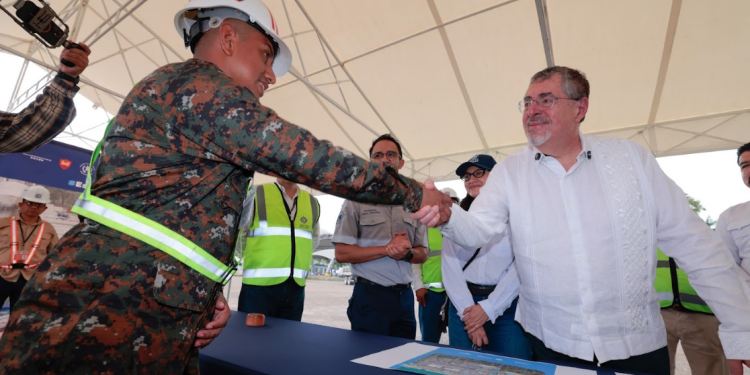 Presidente destacó la colaboración interinstitucional para el avance de la modernización del Puerto Santo Tomás de Castilla