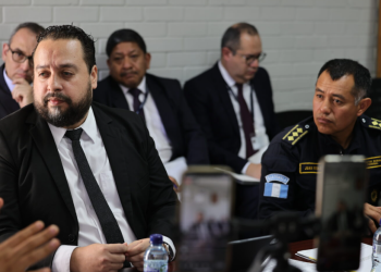 Viceministro administrativo, Kelvin René Aguilar Menéndez, durante una citación en el Congreso de la República. / Foto: DCA