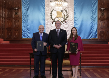 Guatemala y Reino Unido firman acuerdo de cooperación técnica para impulsar la planificación del Metrorriel