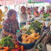 Quetzaltecos se abastecen con productos frescos y baratos en la Feria del Agricultor