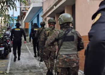 El despliegue es ejecutado por agentes de la Comisaría 11 de la PNC, en coordinación con elementos del Ejército de Guatemala,. / Foto; PNC