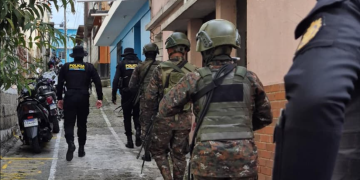 El despliegue es ejecutado por agentes de la Comisaría 11 de la PNC, en coordinación con elementos del Ejército de Guatemala,. / Foto; PNC