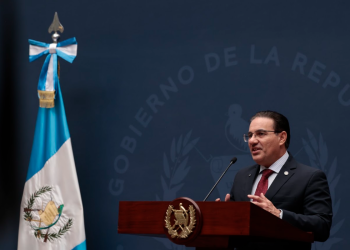 Ministro Villeda participa en la ronda. / Foto: Analí Camey
