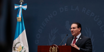Ministro Villeda participa en la ronda. / Foto: Analí Camey