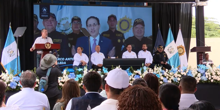 Presidente participa en la inauguración de la nueva subestación de la PNC en San Benito, Petén