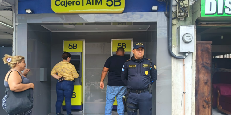 PNC brinda seguridad en cajeros ante el pago de bono 14. / Foto: PNC