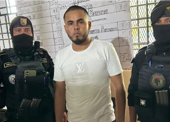 Con esta captura, la Policía Nacional Civil suma 30 personas detenidas con fines de extradición en lo que va de 2026. / Foto: PNC