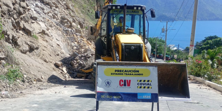Covial atiende derrumbe en San Pedro La Laguna./Foto: