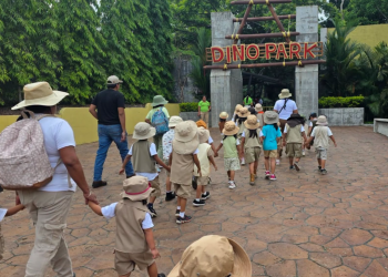Niños y niñas usuarias del CADI 8130 visitaron Dino Park./Foto: Sosep.