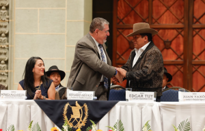 Gobierno y Municipalidad Indígena de Sololá firman agenda de trabajo para impulsar el desarrollo de 85 comunidades