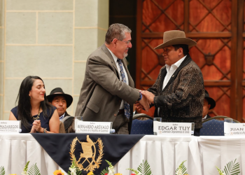 Gobierno y Municipalidad Indígena de Sololá firman agenda de trabajo para impulsar el desarrollo de 85 comunidades