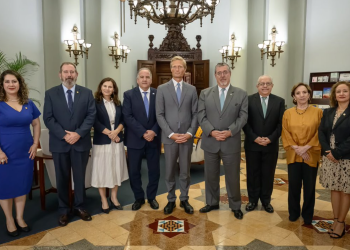 El presidente Bernardo Arévalo recibió en el Palacio Nacional de la Cultura a representantes del Sistema de las Naciones Unidas. / Foto: X Miguel Barreto
