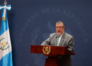 Presidente Arévalo en conferencia el pasado lunes. / Foto: Gilber García