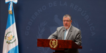 Presidente Arévalo en conferencia el pasado lunes. / Foto: Gilber García