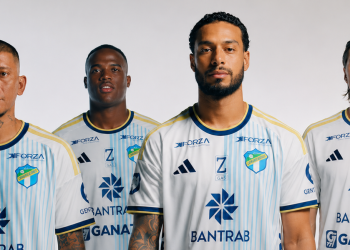 Comunicaciones presenta uniforme para la temporada 2026-2027
