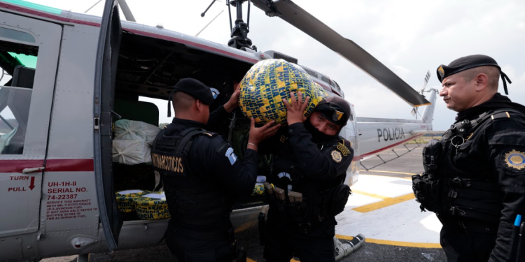 Durante el primer semestre de 2026, período en el que lograron incautar 8 mil 402.4 kilogramos de cocaína, un incremento del 426.4 %. / Foto: Alex Jacinto
