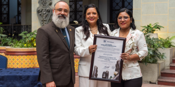 Cambio de la Rosa de la Paz destaca a mujeres líderes ante el Siscode./Foto: MCD.