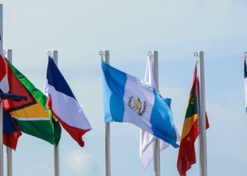 La bandera de Guatemala ya ondea en la Villa Centroamericana de Santo Domingo 2026