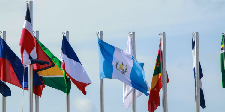 La bandera de Guatemala ya ondea en la Villa Centroamericana de Santo Domingo 2026