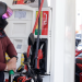 Iniciativa de ley presentada por el Ejecutivo propone reducir Q12 al diésel y Q3 a la gasolinas súper y regular. (Foto: archivo)