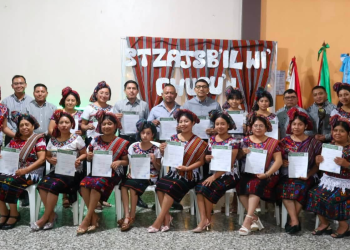 Diecisiete jóvenes concluyen curso intensivo de idioma chalchiteko