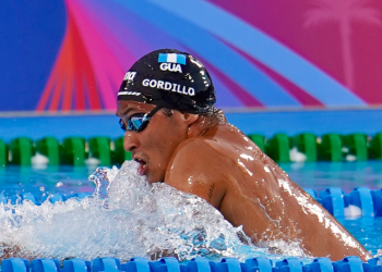 Erick Gordillo gana el oro en los 400 metros combinado de Santo Domingo 2026