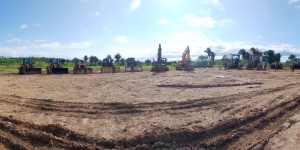 Maquinaria del Cuerpo de Ingenieros en el terreno de la construcción de la cárcel. Foto: / Ejército