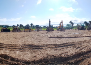 Maquinaria del Cuerpo de Ingenieros en el terreno de la construcción de la cárcel. Foto: / Ejército