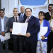 Ministro Villeda entregando las iniciativas a la comisión de Gobernación. / Foto: Mingob