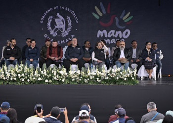 Presidente participa en la declaratoria de la zona norte de Huehuetenango libre de pisos de tierra