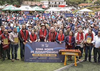 Presidente participa en la declaratoria de la zona norte de Huehuetenango libre de pisos de tierra