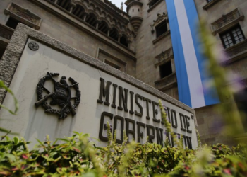 Mingob revisará actuación policial tras diligencia judicial de lanzamiento en Nebaj, Quiché
