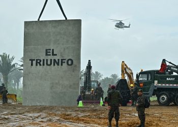 Instalación de la primera piedra de la cárcel El Triunfo. / Foto: Byron de la Cruz.