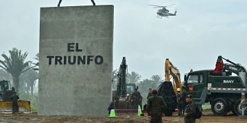 Instalación de la primera piedra de la cárcel El Triunfo. / Foto: Byron de la Cruz.