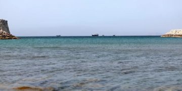 Irán advierte que no permitirá que EEUU “interfiera” en la gestión del estrecho de Ormuz