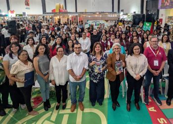 Vicepresidenta visitó Filgua para la presentación del cómic El Sueño de la Luna. (Foto: Senacyt)