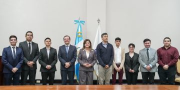 Vicepresidenta juramenta a la delegación de estudiantes que participarán en el Quantathon Costa Rica 2026