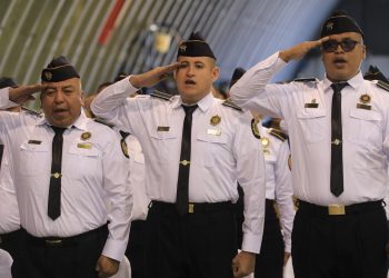 Agentes PNC se gradúan del curso de Aviación Policial